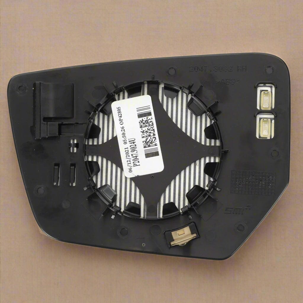 84269184 2018-2020 Chevrolet Impala Passenger Side  Mirror Glass Heated With Blind Spot OEM