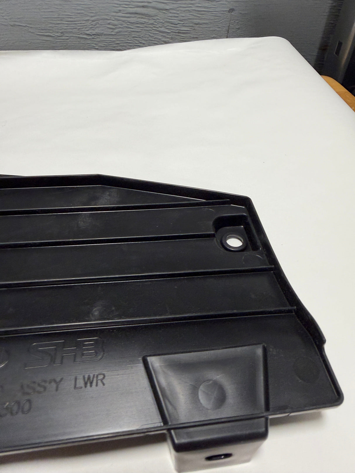 CL-0925-29135-B1300-J5 2018-2020 Genesis G80 3.8 or 5.0 Air Guide 29135-B1300 OEM