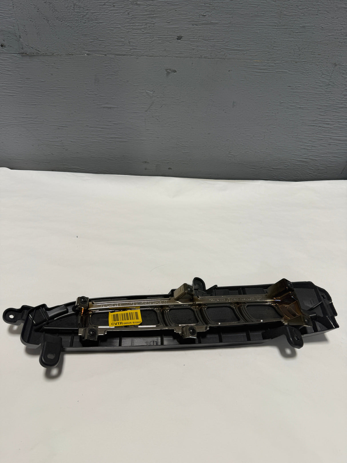 CL-0925-86524-B1500-J5 2018-2020 Genesis G80 Passenger Side Fog Light Hole Blank Cover *Light Scratches*  86524-B1500