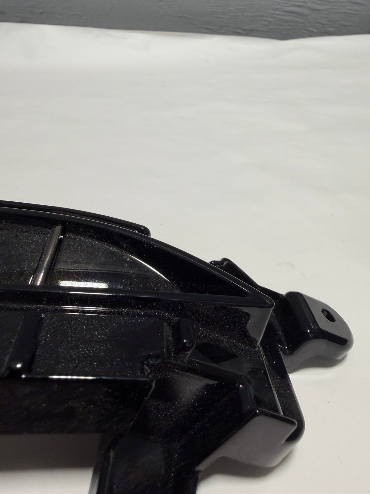 CL-0925-86524-B1500-J5 2018-2020 Genesis G80 Passenger Side Fog Light Hole Blank Cover *Light Scratches*  86524-B1500