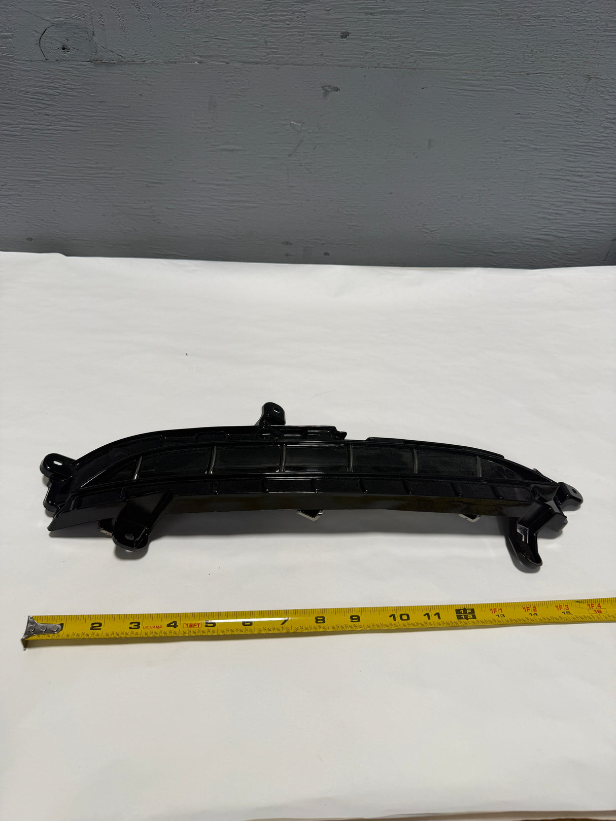 CL-0925-86524-B1500-J5 2018-2020 Genesis G80 Passenger Side Fog Light Hole Blank Cover *Light Scratches*  86524-B1500