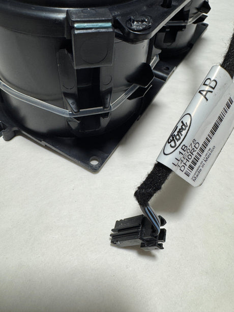 LL1Z-7813562-BA 2018-2021 Ford Expedition Lighted Console Cup Holder OEM New