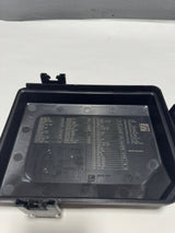 84733372 2018-2021 GMC Terrain Engine Wiring Harness Fuse Block Top Cover OEM