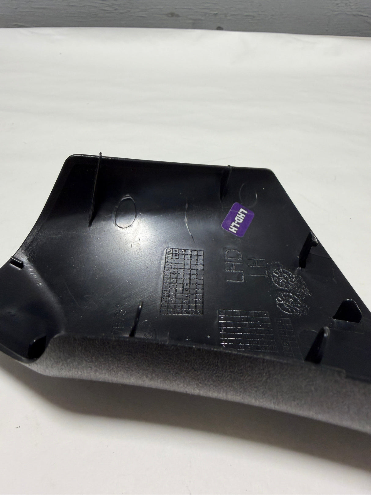 CN1Z-17A703-B 2018-2022 Ford EcoSport Driver Side Lower Small Mirror Arm  Cover  OEM