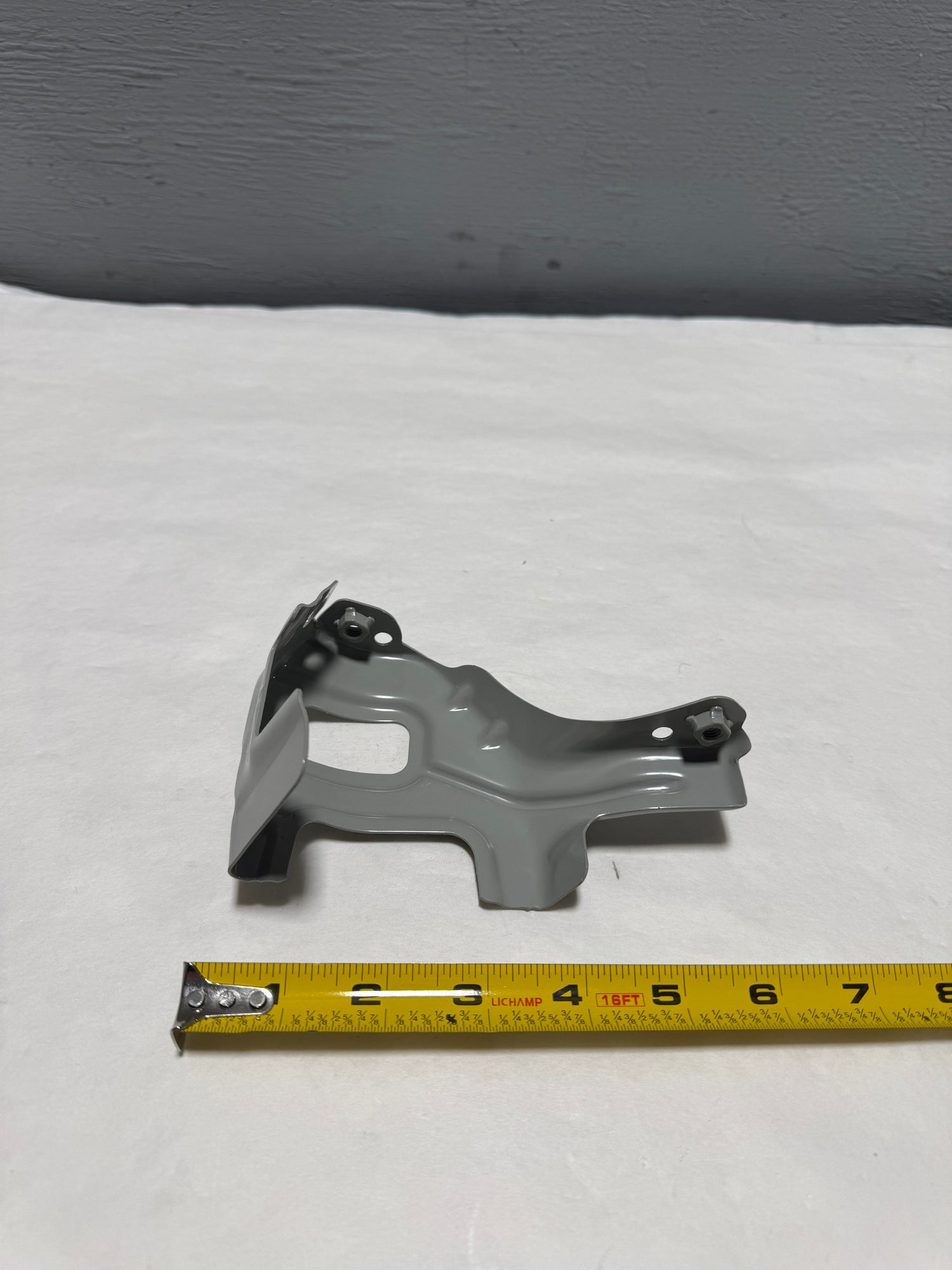 64525-D9000 2018-2022 Kia Sportage Passenger Side Front Fender Bracket OEM