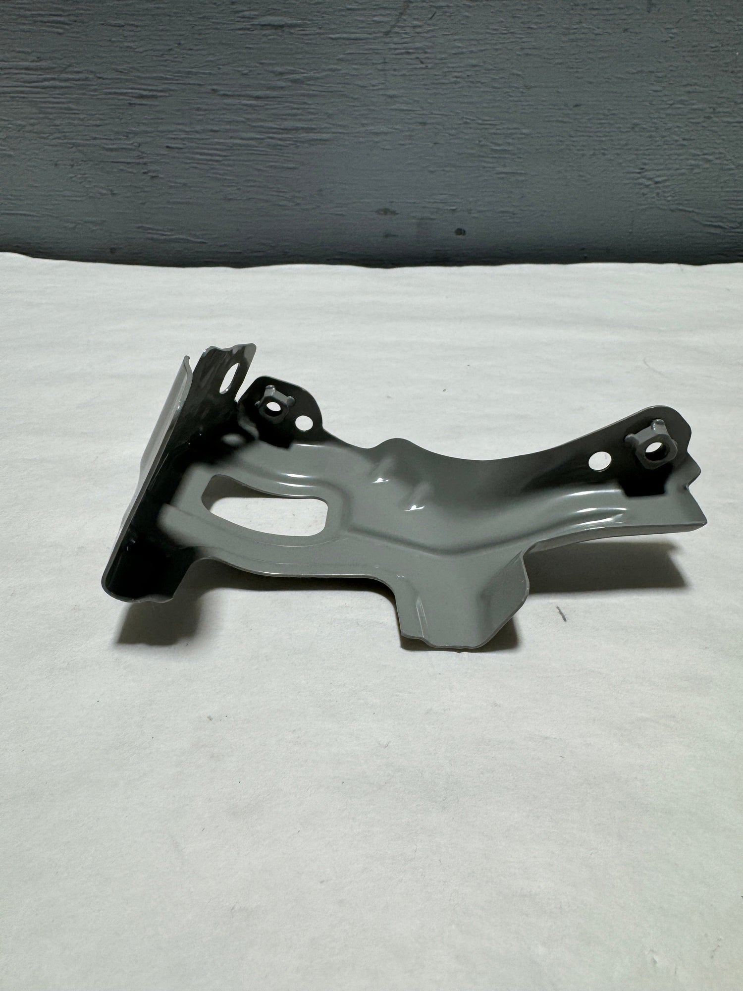 64525-D9000 2018-2022 Kia Sportage Passenger Side Front Fender Bracket OEM