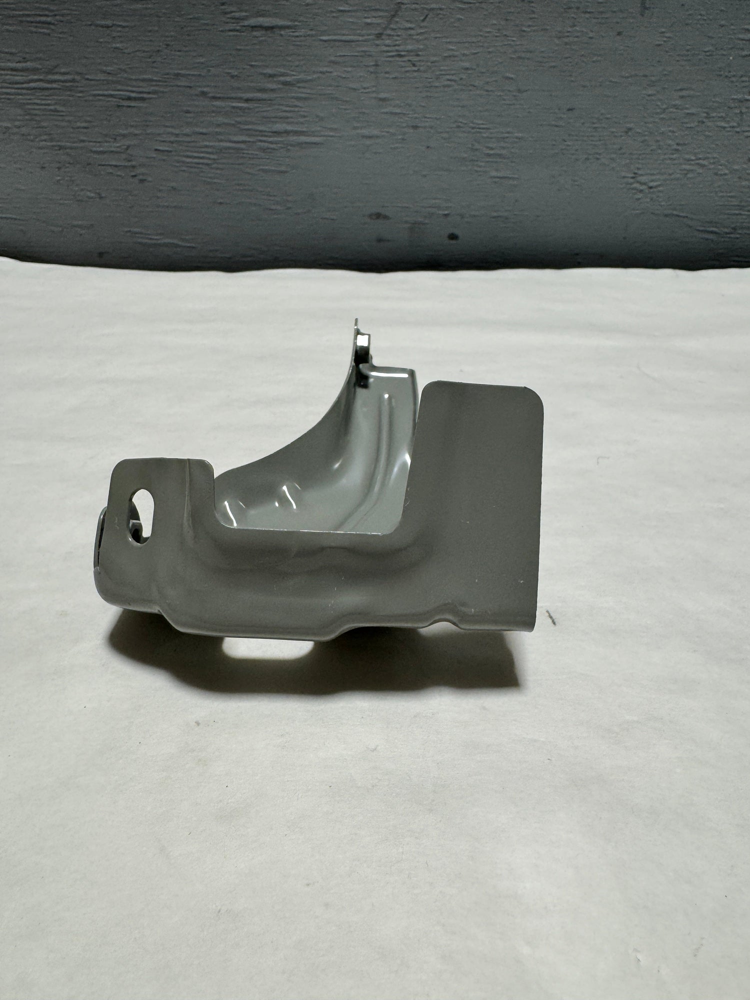 64525-D9000 2018-2022 Kia Sportage Passenger Side Front Fender Bracket OEM