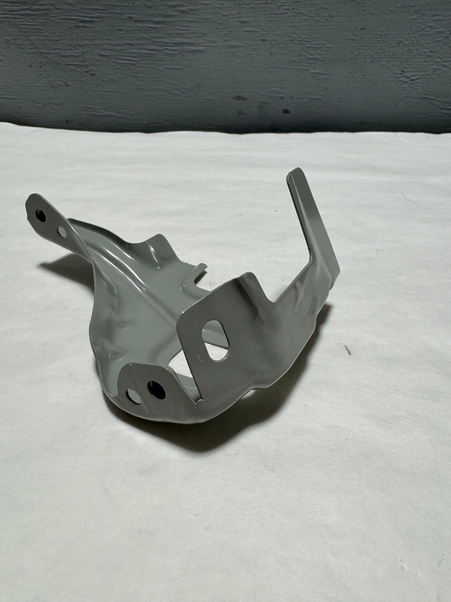 64525-D9000 2018-2022 Kia Sportage Passenger Side Front Fender Bracket OEM