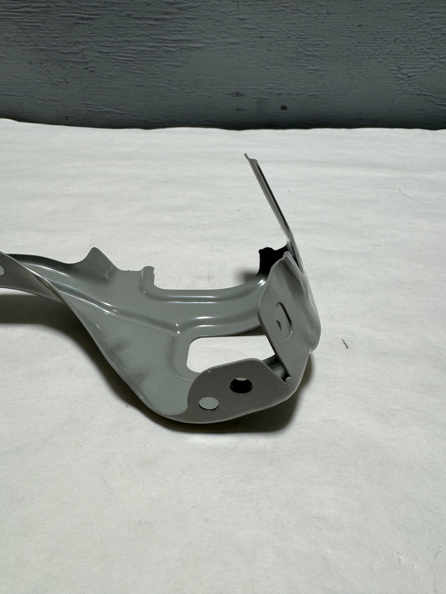 64525-D9000 2018-2022 Kia Sportage Passenger Side Front Fender Bracket OEM