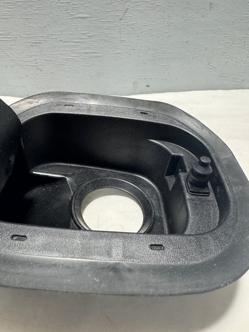 2018-2024 Traverse Non Electric Latching Fuel Tank Filler Pipe Housing With Hinge OEM
