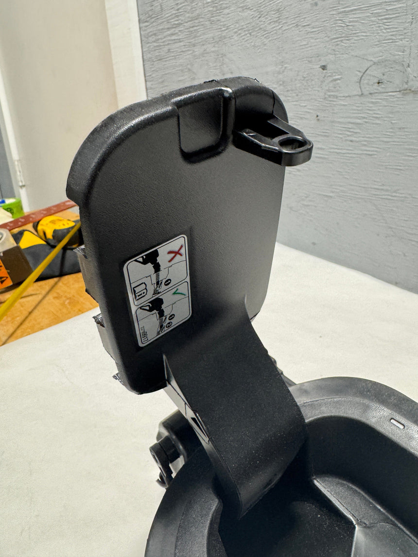 2018-2024 Traverse Non Electric Latching Fuel Tank Filler Pipe Housing With Hinge OEM