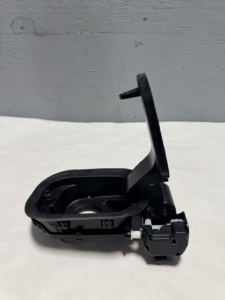 84893076 2018-2023 Chevrolet Traverse Fuel Tank Filler Pipe Housing With Hinge OEM