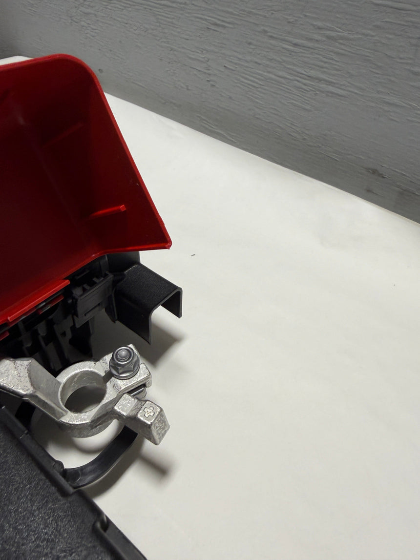 2018-2023 Enclave or Traverse 3.6 Engine Distribution Fuse Block OEM