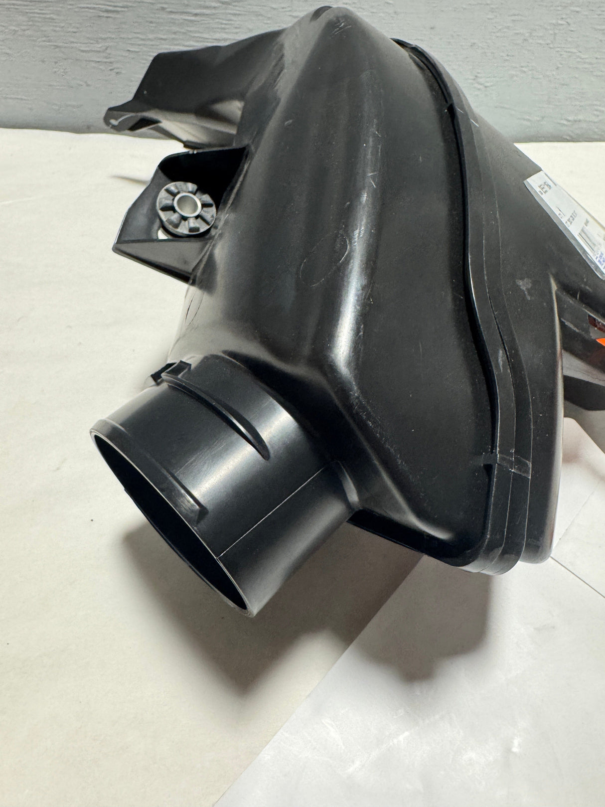 85511864 2018-2023 GMC Terrain Air Cleaner Intake Baffle OEM