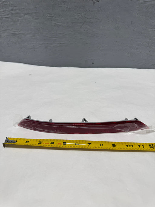 84225883-D23 2018-2023 GMC Terrain Passenger Side Rear Bumper Red Reflector OEM