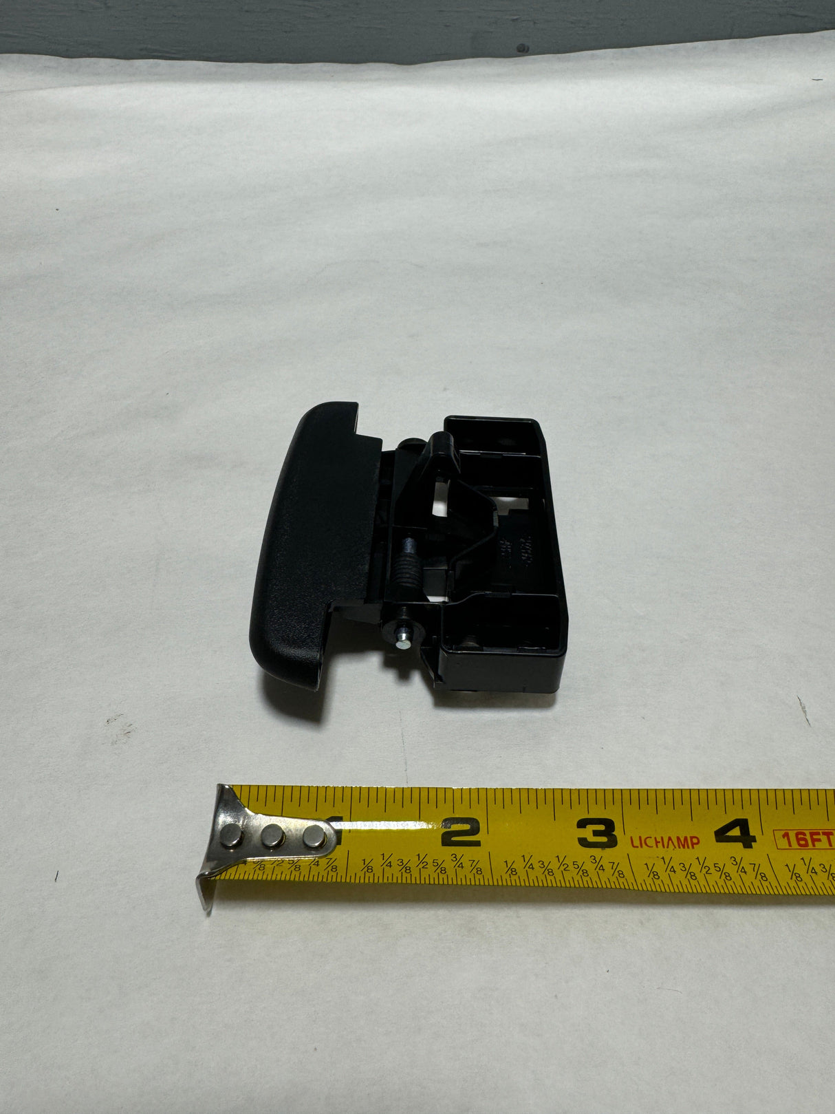 68470797AA 2018-2023 Jeep Wrangler JL Console Armrest Lid Latch OEM