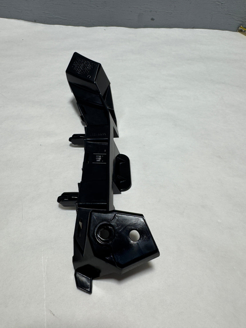 2018-2023 Chevrolet Traverse Passenger Side Front Bumper Guide Bracket OEM