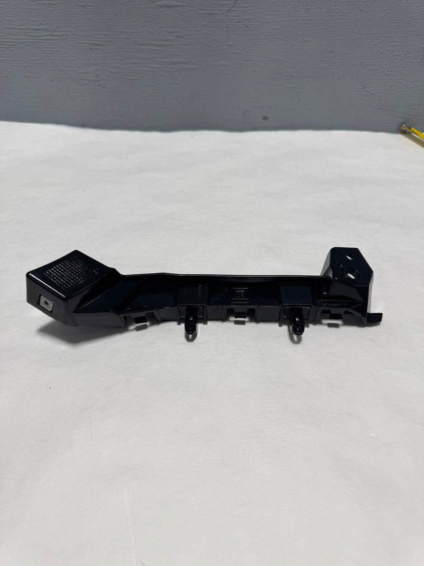 2018-2023 Chevrolet Traverse Passenger Side Front Bumper Guide Bracket OEM