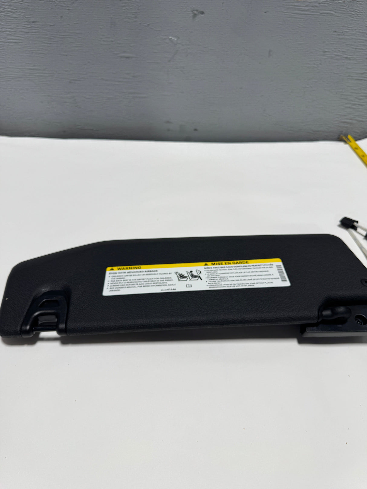 6CD23TX7AN 2018-2023  Wrangler JL / Gladiator Passenger Side Illuminated Sun Visor OEM