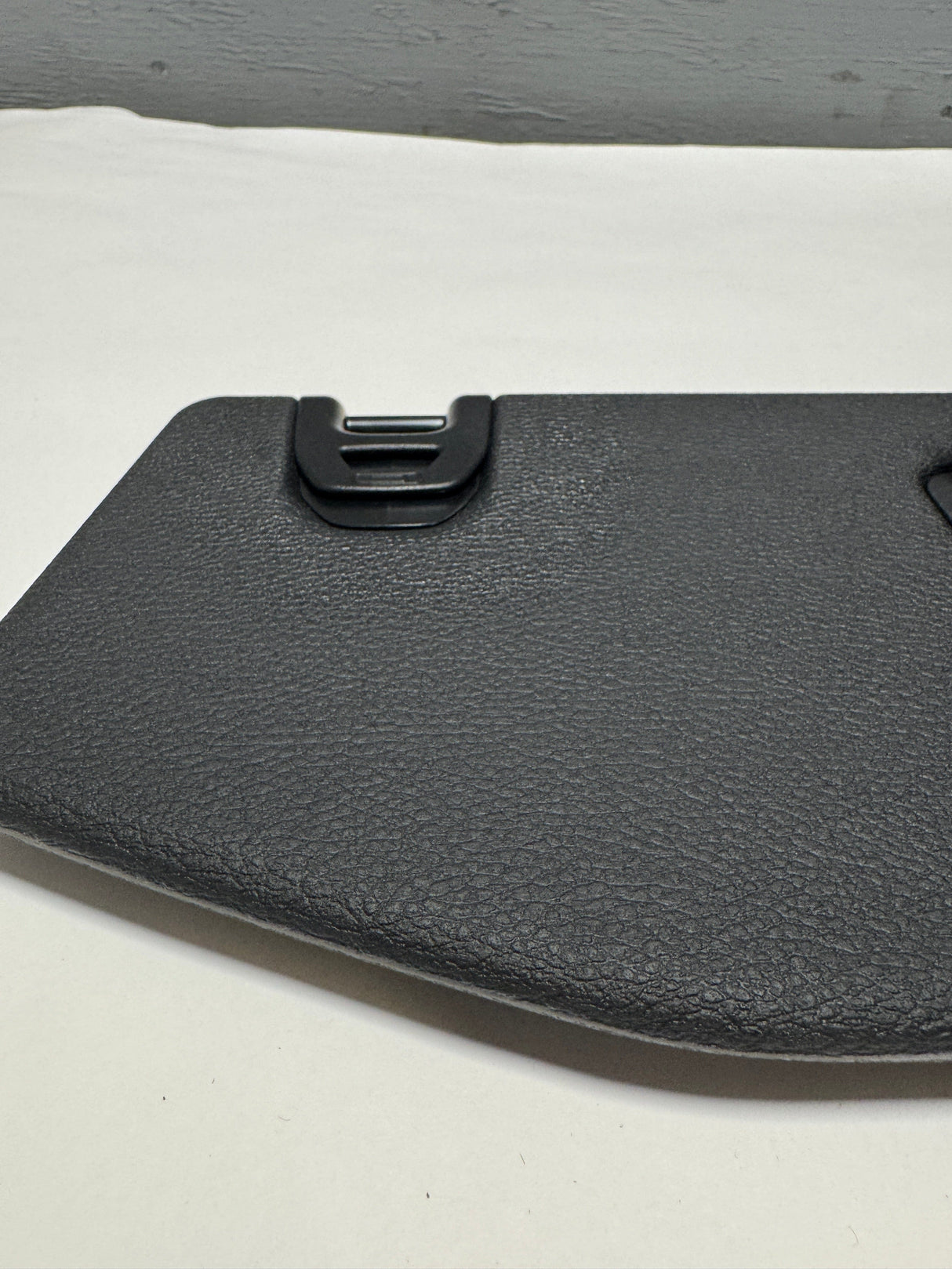 6CD23TX7AN 2018-2023  Wrangler JL / Gladiator Passenger Side Illuminated Sun Visor OEM