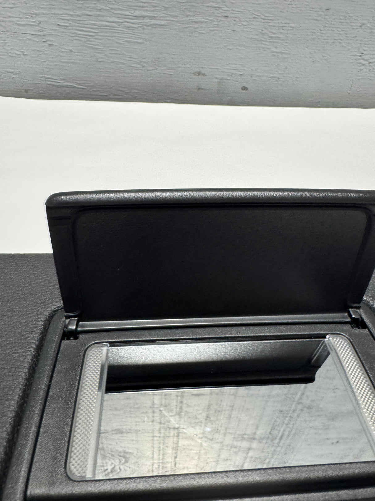 6CD23TX7AN 2018-2023  Wrangler JL / Gladiator Passenger Side Illuminated Sun Visor OEM