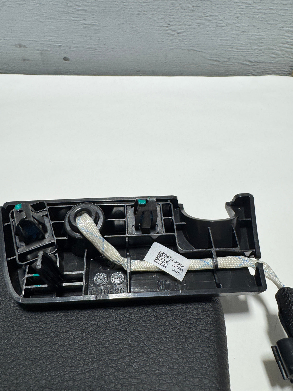 6CD23TX7AN 2018-2023  Wrangler JL / Gladiator Passenger Side Illuminated Sun Visor OEM