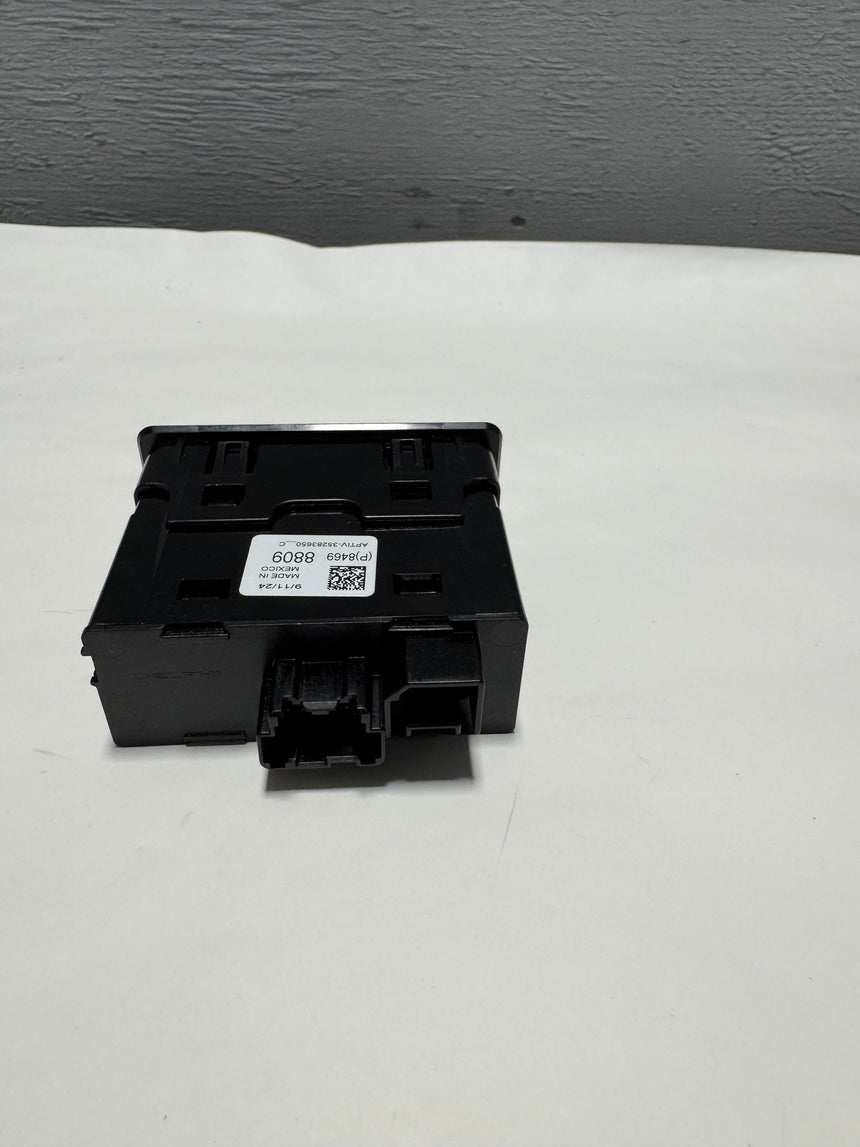 2018-2024 GMC Terrain USB / Memory Card Auxiliary Input Receptacle Genuine OEM