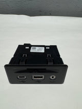 84698809 2018-2024 GMC Terrain USB / Memory Card Auxiliary Input Receptacle Genuine OEM