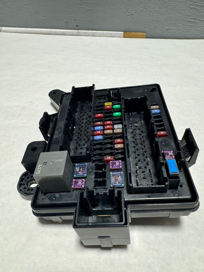 2018 Camaro Rear Body Fuse Box Must Have Number 7106 On your Current Box