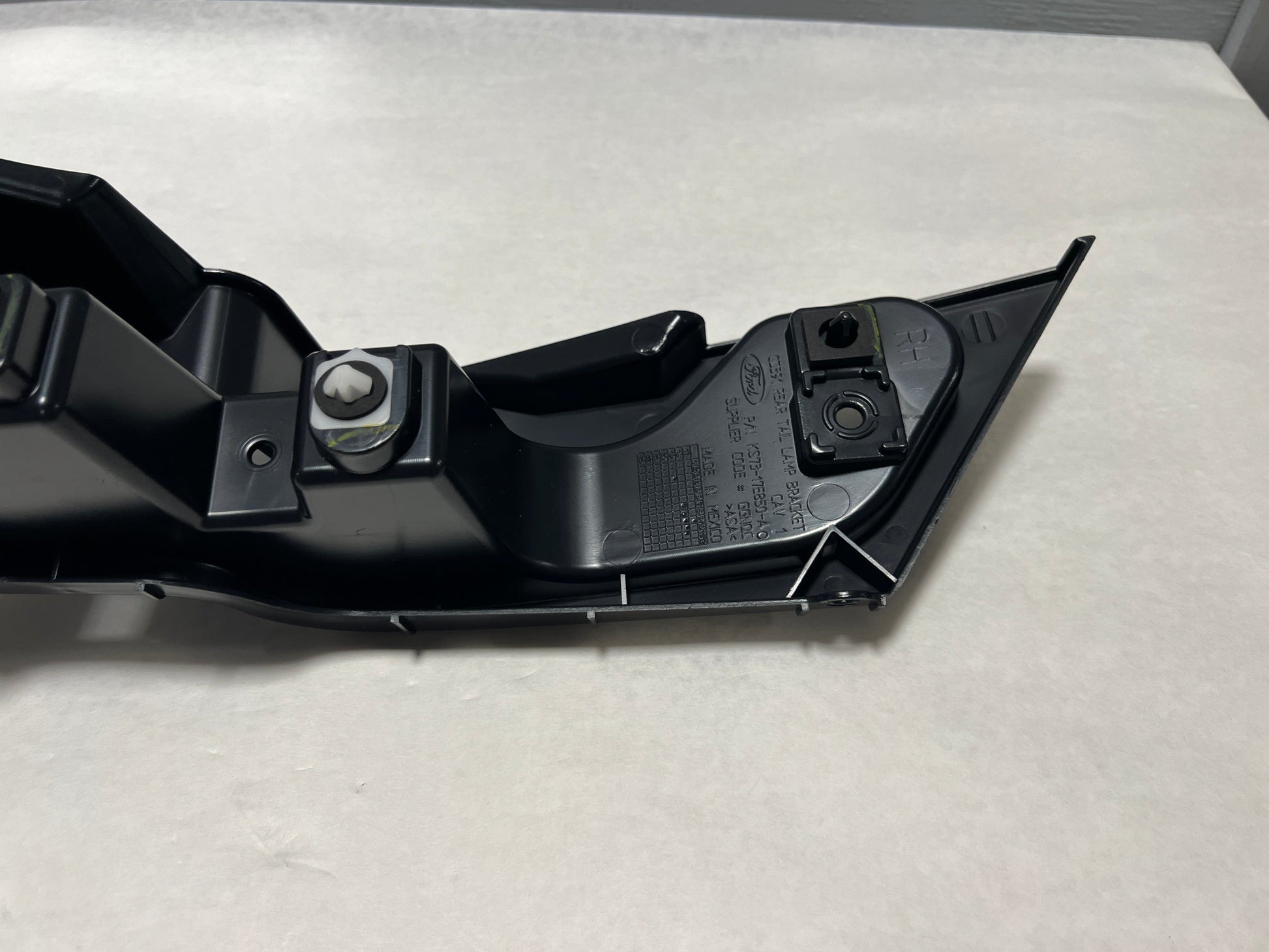 CL-0523- KS7Z-17D942-A-J3 2019-2020 Ford Fusion Non Sport Passenger Side Rear Bumper Mount Bracket