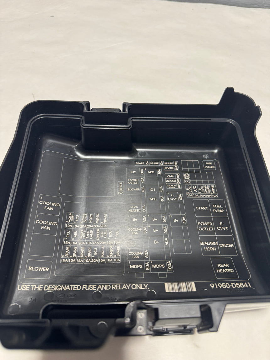 2019-2020 Kia Optima Non Hybrid Under Hood Fuse Box Upper Cover For 6 Speed Transmission Equipped Only