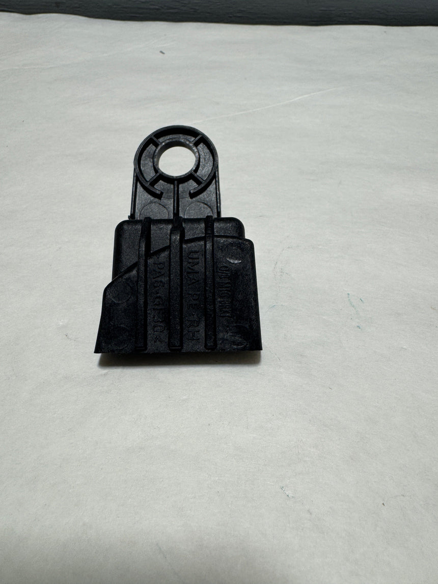 2019-2020 Kia Sorento Passenger Side Headlight Rear Bracket Not For LED Headlights