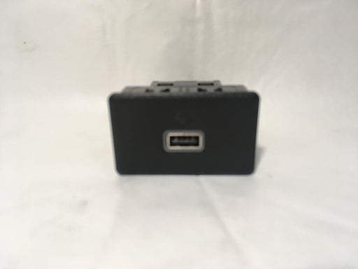 13524653 2019-2020 Silverado Sierra Dash USB Port OEM