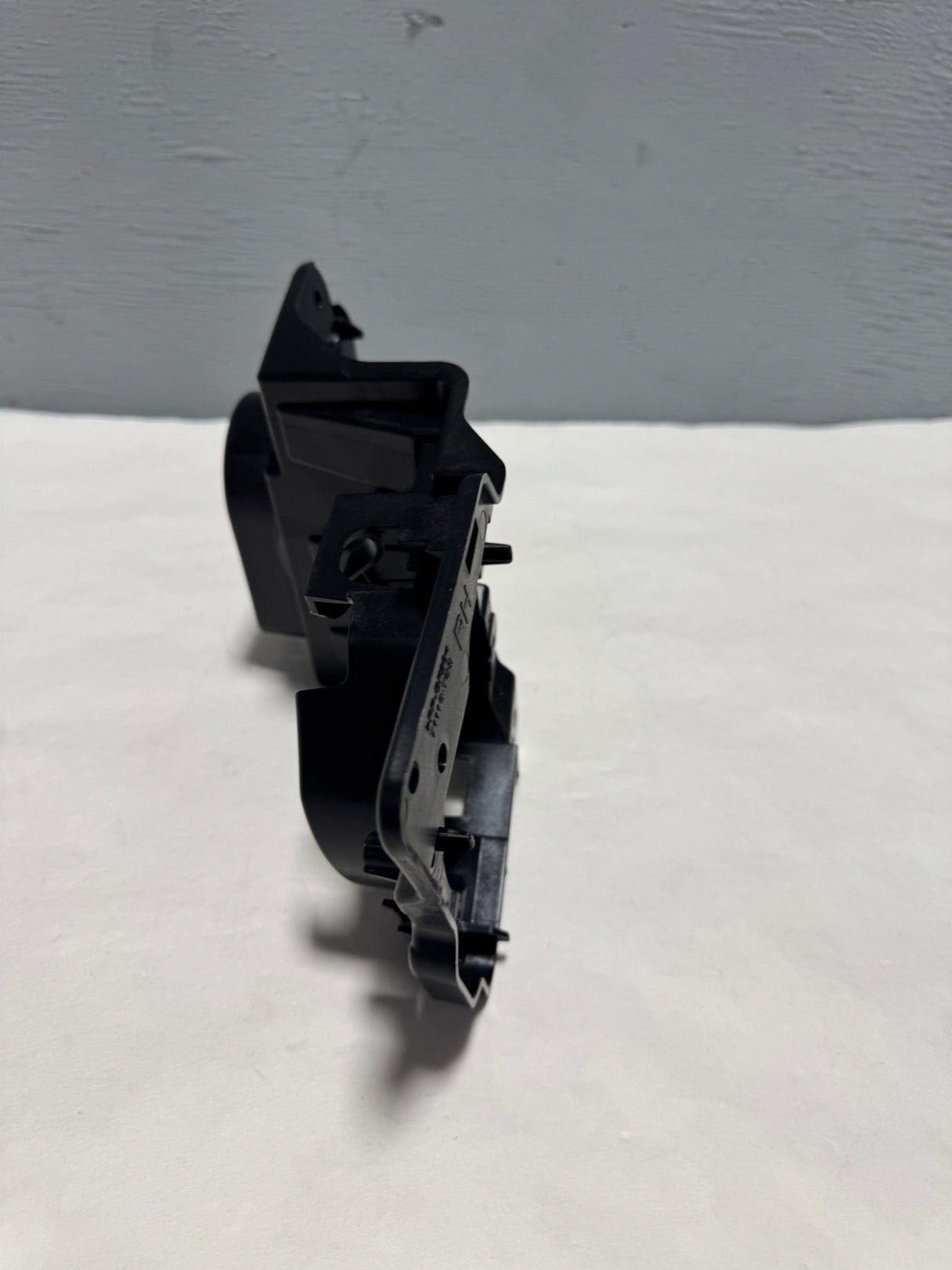 71116-TGS-A00 2019-2021 Honda Passport Passenger Side Turn Signal Housing Bracket OEM