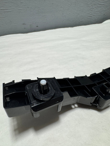 71193-T7A-J00 2019-2022 Honda HR-V Front Bumper Passenger Side Retainer Bracket OEM