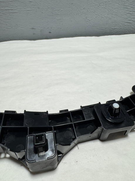 71193-T7A-J00 2019-2022 Honda HR-V Front Bumper Passenger Side Retainer Bracket OEM