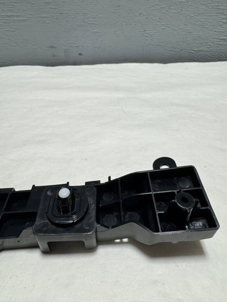 71193-T7A-J00 2019-2022 Honda HR-V Front Bumper Passenger Side Retainer Bracket OEM
