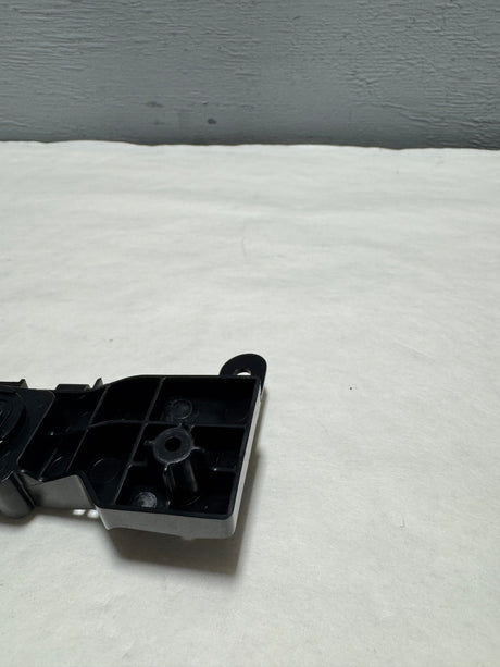 71193-T7A-J00 2019-2022 Honda HR-V Front Bumper Passenger Side Retainer Bracket OEM