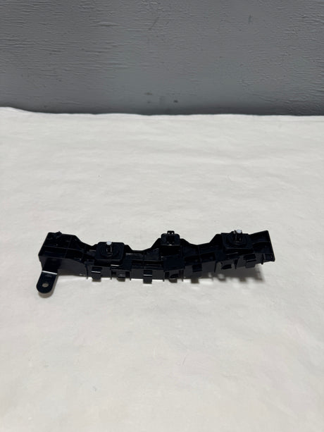 71193-T7A-J00 2019-2022 Honda HR-V Front Bumper Passenger Side Retainer Bracket OEM