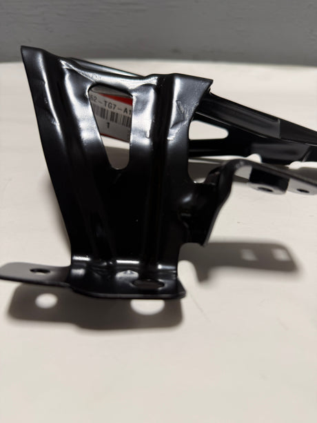 60262-TG7-A10ZZ 2019-2022 Honda Pilot  Driver Side Front Fender Bracket Genuine OEM