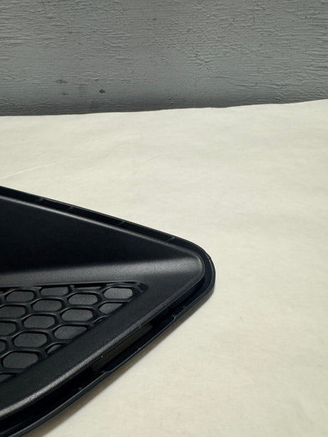 68287994AB 2019-2022 Jeep Cherokee Passenger Side Fog Light Bezel Trim OEM