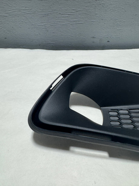 68287994AB 2019-2022 Jeep Cherokee Passenger Side Fog Light Bezel Trim OEM