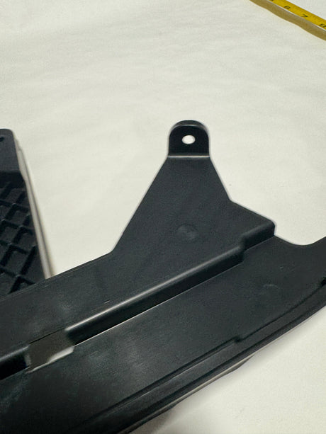 23408116 2019-2022 Silverado 1500 Non LED Headlight Lower Bracket Driver Side OEM