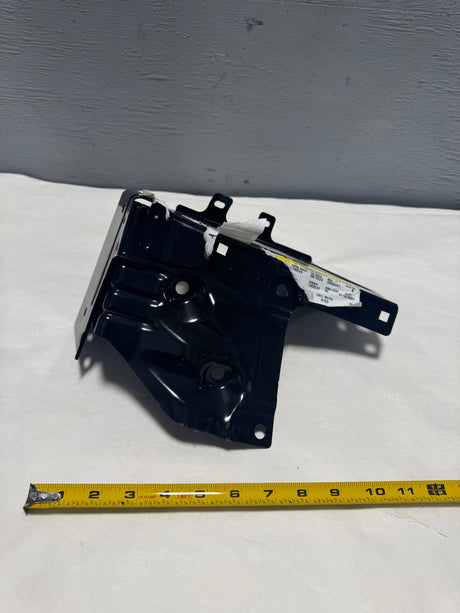 84455536 2019-2022 Silverado 15000 Passenger Side Lower Fender Bracket OEM