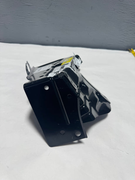 84455536 2019-2022 Silverado 15000 Passenger Side Lower Fender Bracket OEM