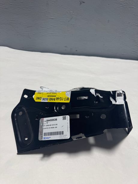 84455536 2019-2022 Silverado 15000 Passenger Side Lower Fender Bracket OEM