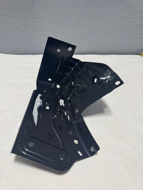 84455536 2019-2022 Silverado 15000 Passenger Side Lower Fender Bracket OEM