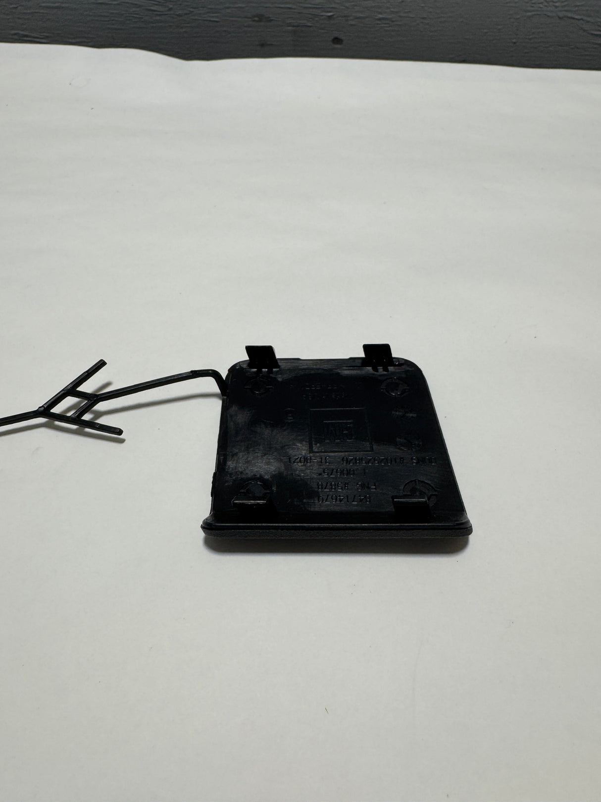 84714679 2019-2023 Cadillac XT4 Front Bumper Tow Eye Cover New - Unpainted