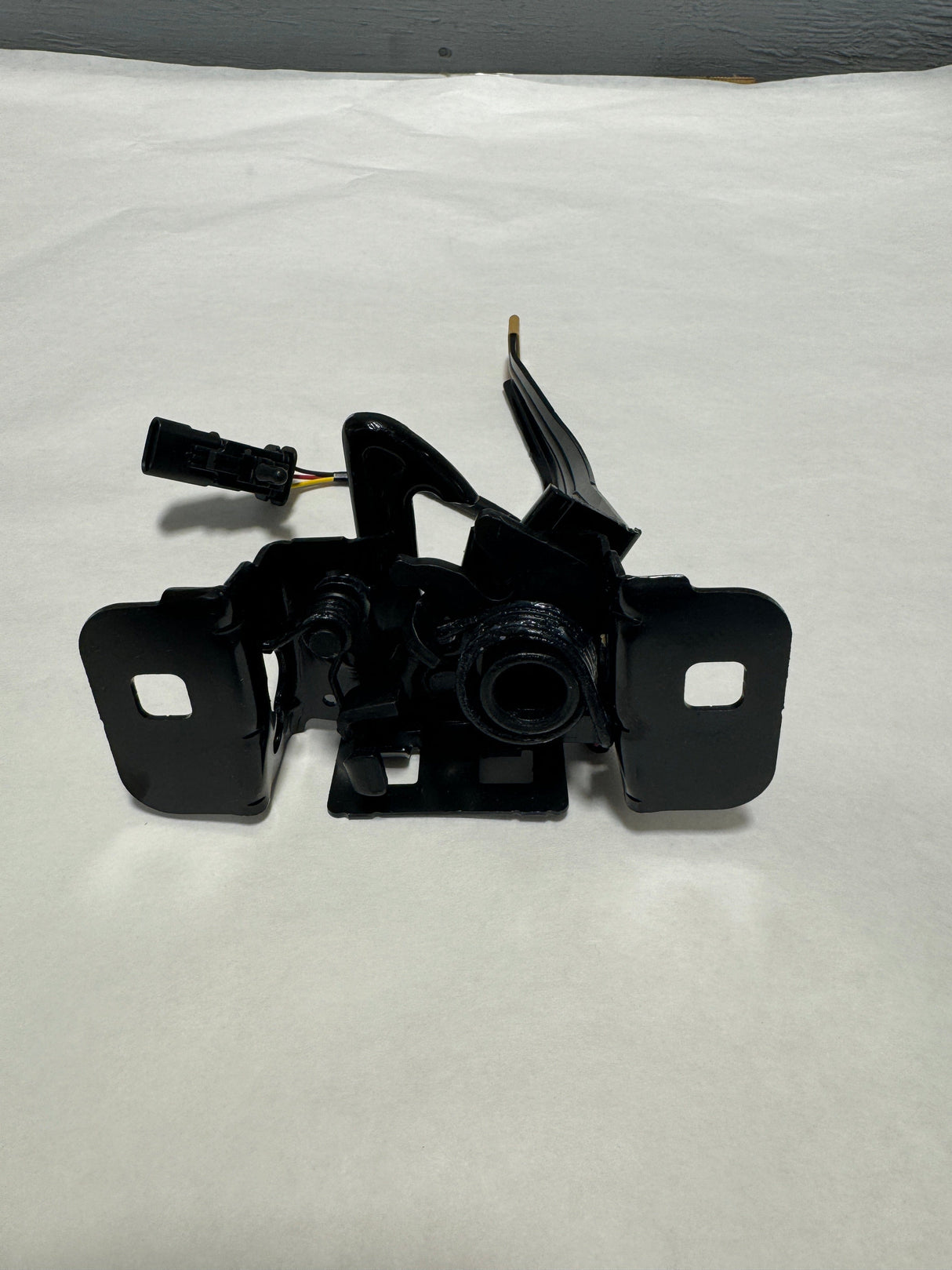 84693736 2019-2023 Chevrolet Equinox Hood Latch Lock OEM