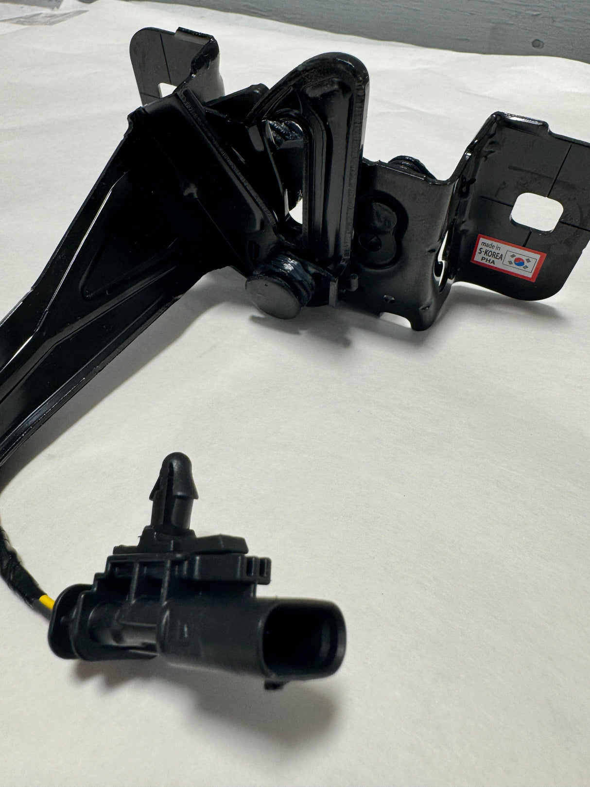 84693736 2019-2023 Chevrolet Equinox Hood Latch Lock OEM